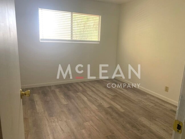 Building Photo - Second Floor 1 Bedroom at Palm Springs Villas