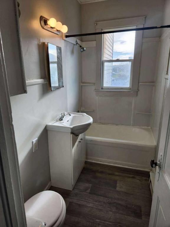 Building Photo - 600 N Lake St