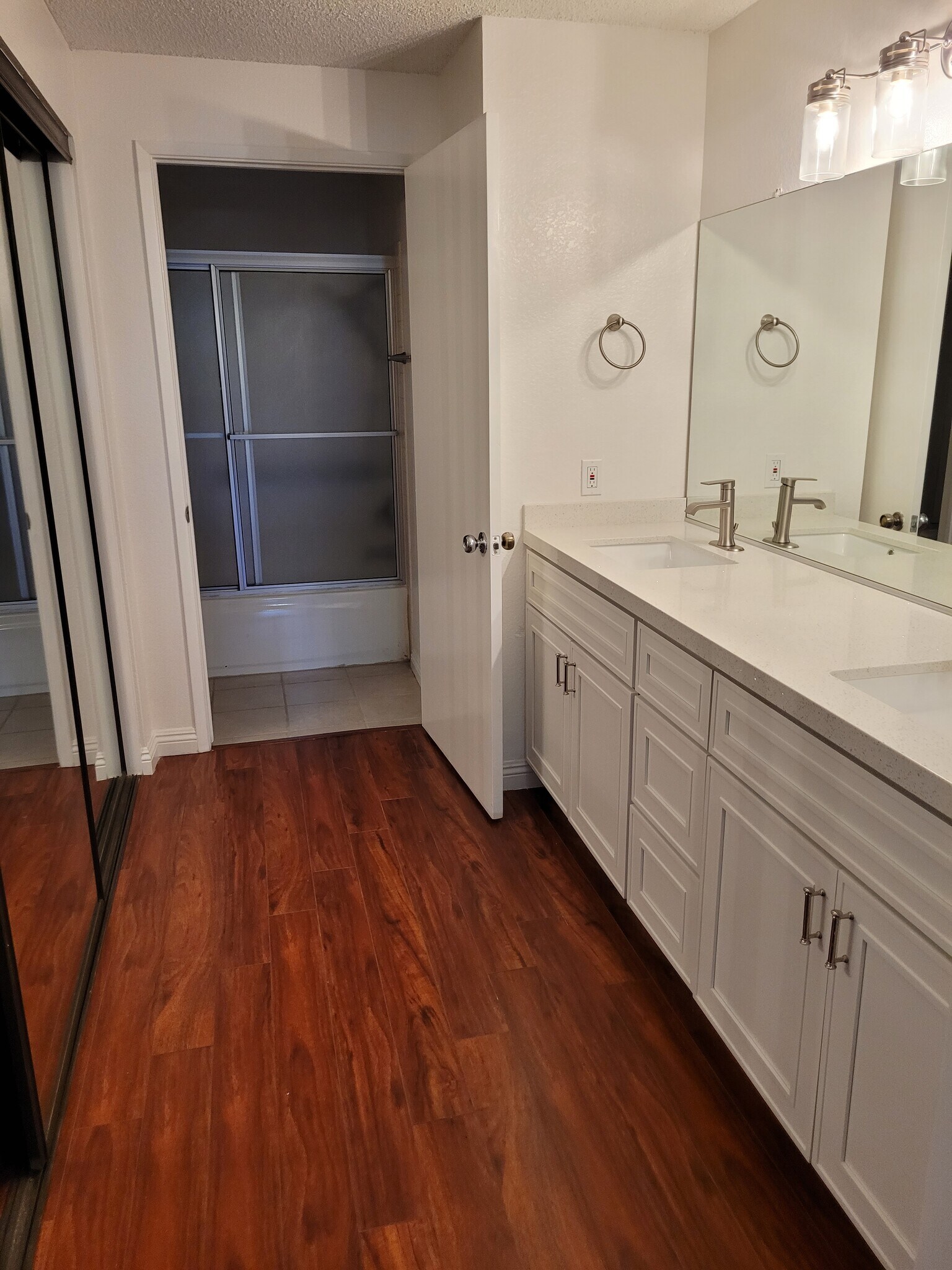 Building Photo - 2563 Plaza del Amo