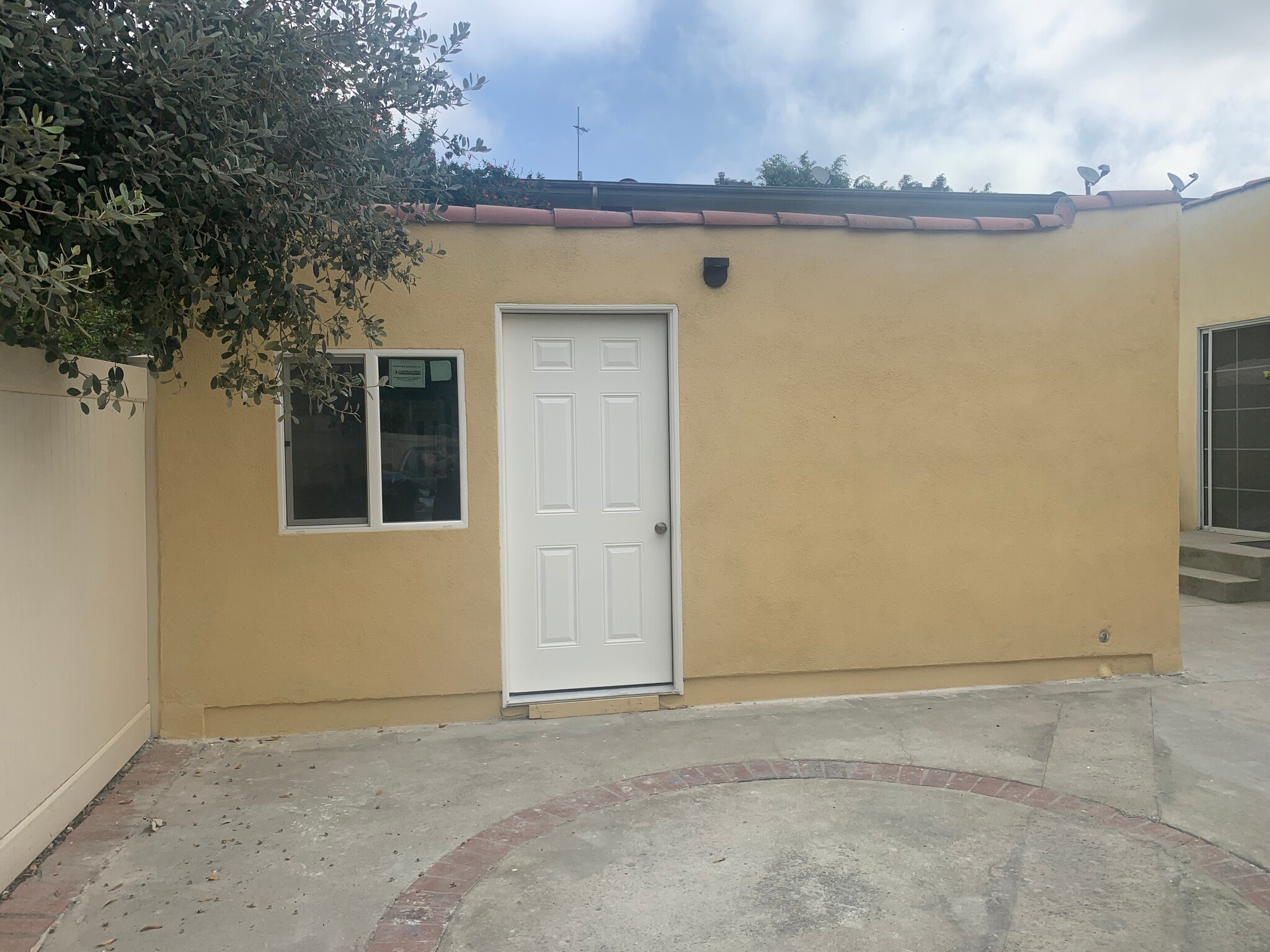 Building Photo - 8627 Cadillac Ave