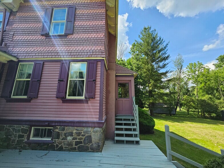 Building Photo - 1195 Westbourne Rd