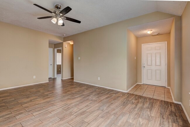 Building Photo - 1402 Sycamore Leaf Way