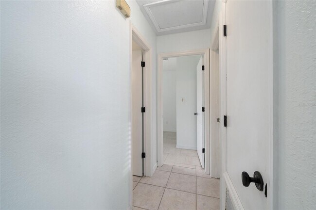 Building Photo - 245 Moonbeam Rd