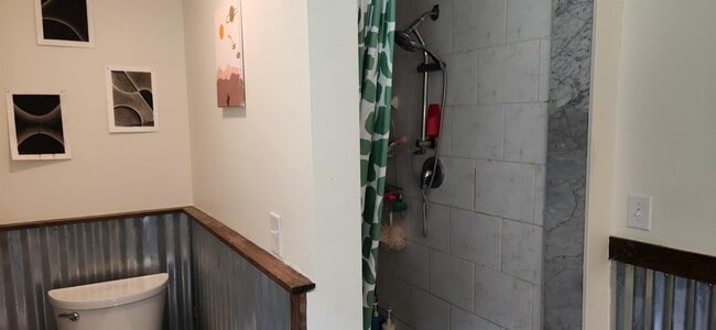 Building Photo - 420 N 19th Ave