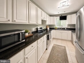Building Photo - 970 Lake Heritage Dr