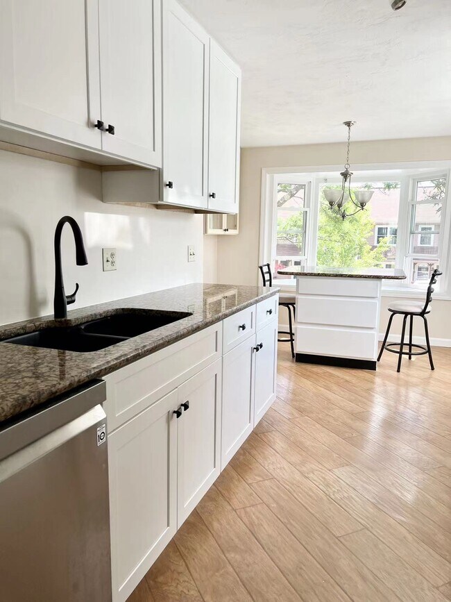 Building Photo - 200 Heroux Blvd