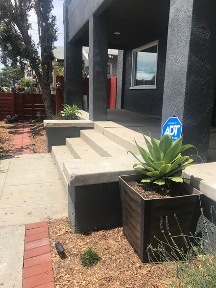 Building Photo - 1151 E 15th St