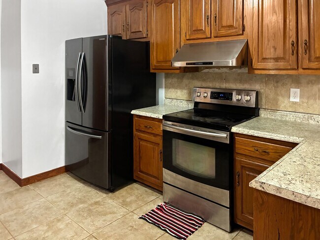 Building Photo - 3 Bed 1.5 Bath in North Chesterfield!