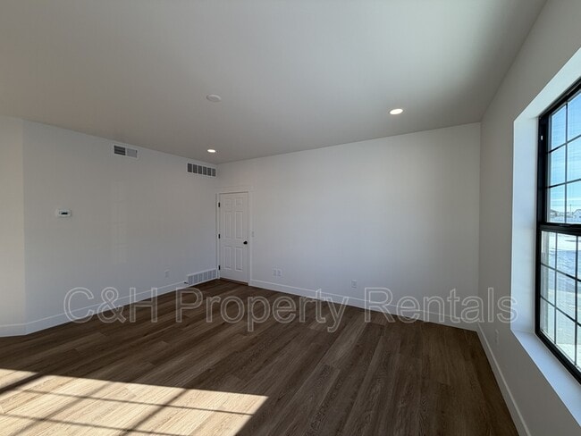 Building Photo - 2535 Esther Rose Ln