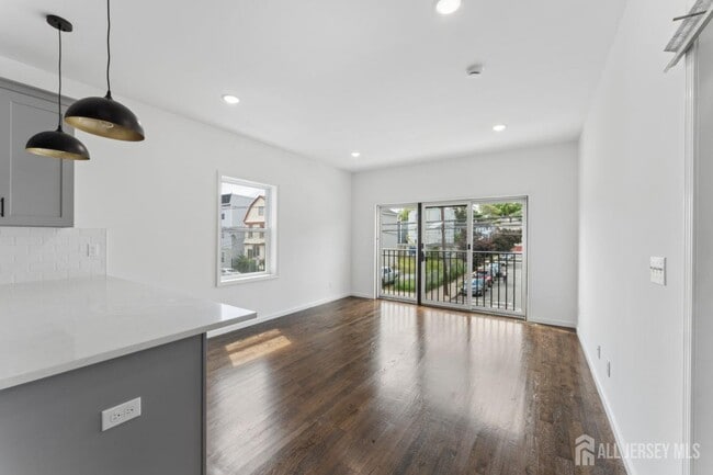 Building Photo - 910 Bergen St