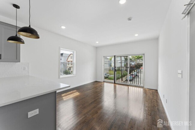 Building Photo - 914 Bergen St