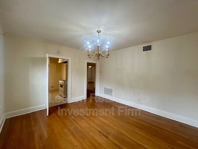 Building Photo - 446 Forest Ave