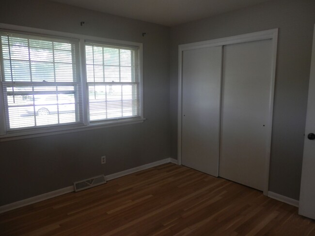 Building Photo - Great 2 Bedroom Duplex In SW Columbia!