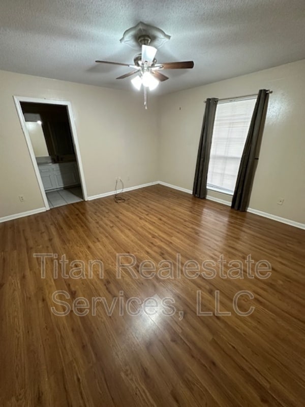 Building Photo - 413 Woodvale Ave