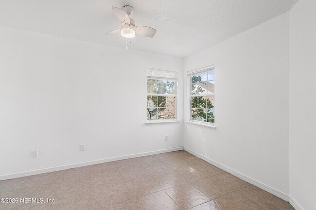 Building Photo - 330 Sunrise Cir