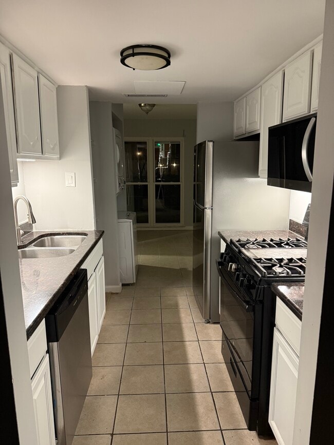 Building Photo - 238 Stevenson Sq