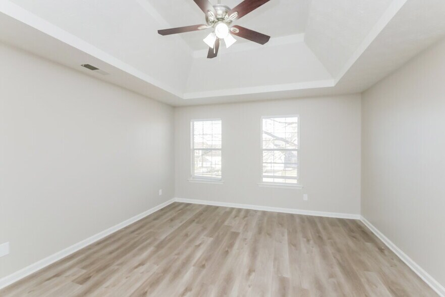 Building Photo - 409 Grove Park Dr