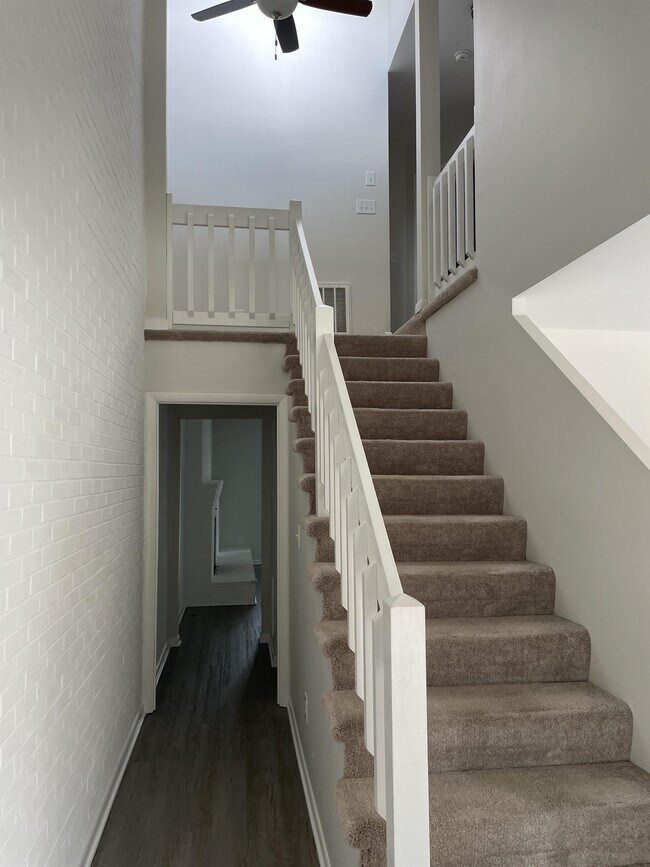 Building Photo - 159 Harvest Dr