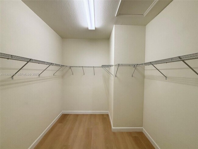 Building Photo - 8875 NW 102nd Pl