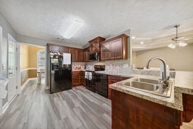 Building Photo - 48 Redwood Dr