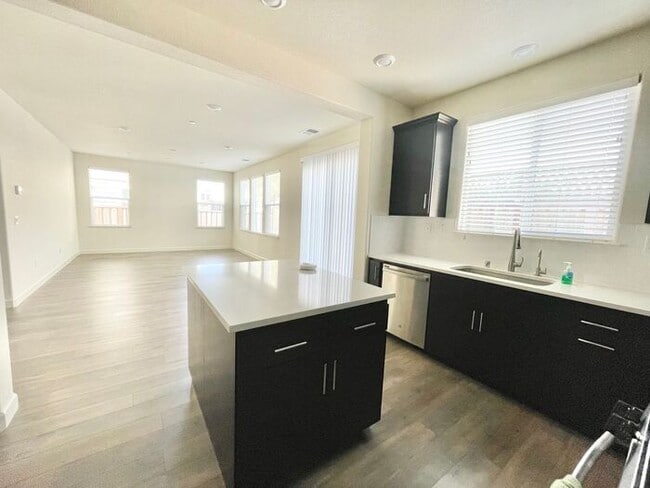 Building Photo - Beautiful 4 Bed 3 Bath Home in W Section Rohnert Park- $3,800 per month!