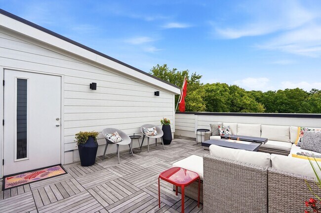 Building Photo - Live Elevated in Downtown Raleigh – Stunning Townhome with Rooftop Oasis!