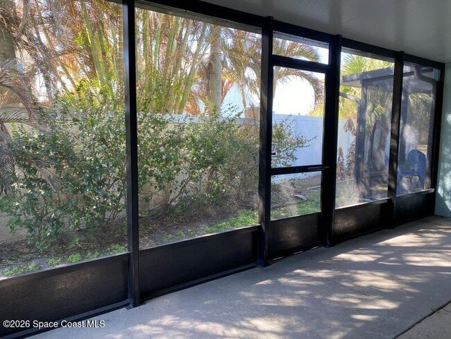 Building Photo - 403 Hayes Ave