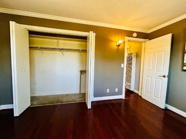 Building Photo - Spacious 2 bd, 2 ba with attached finished garage