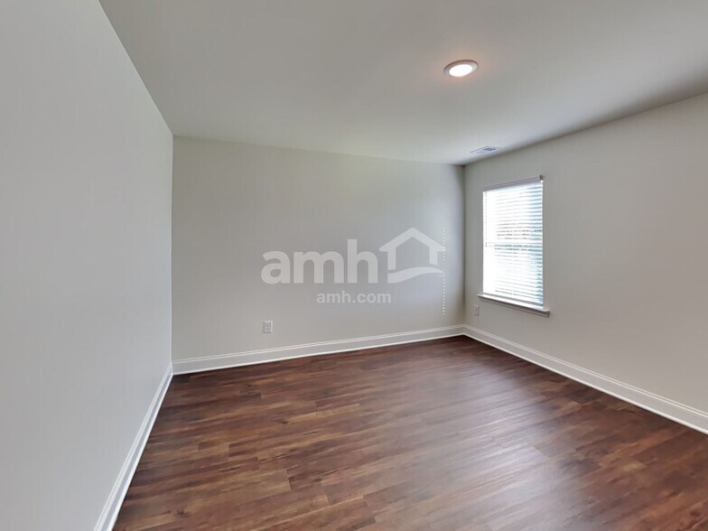 Building Photo - 269 Willow Ln