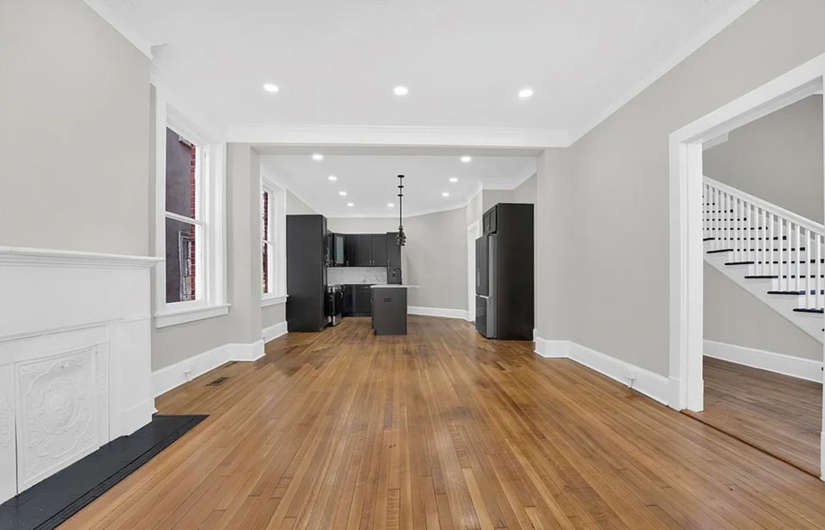 Building Photo - 507 W Washington St