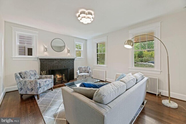 Building Photo - 5923 33rd St NW