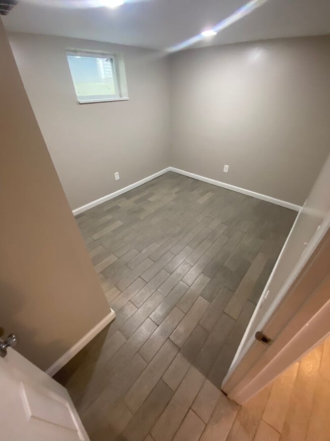 Building Photo - 4 Bedroom- Grandview
