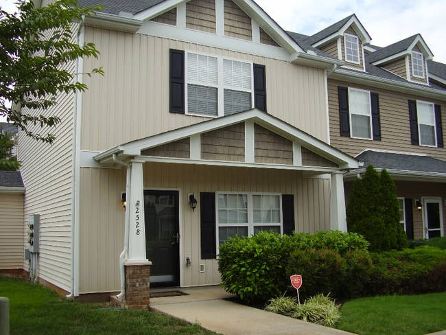 Building Photo - 2528 New Holland Cir