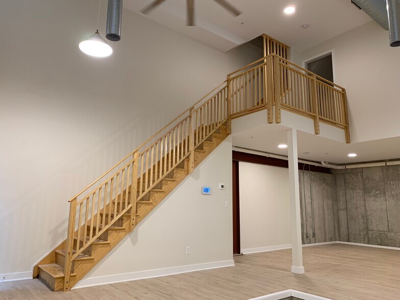 Building Photo - 35 Woodside Pl
