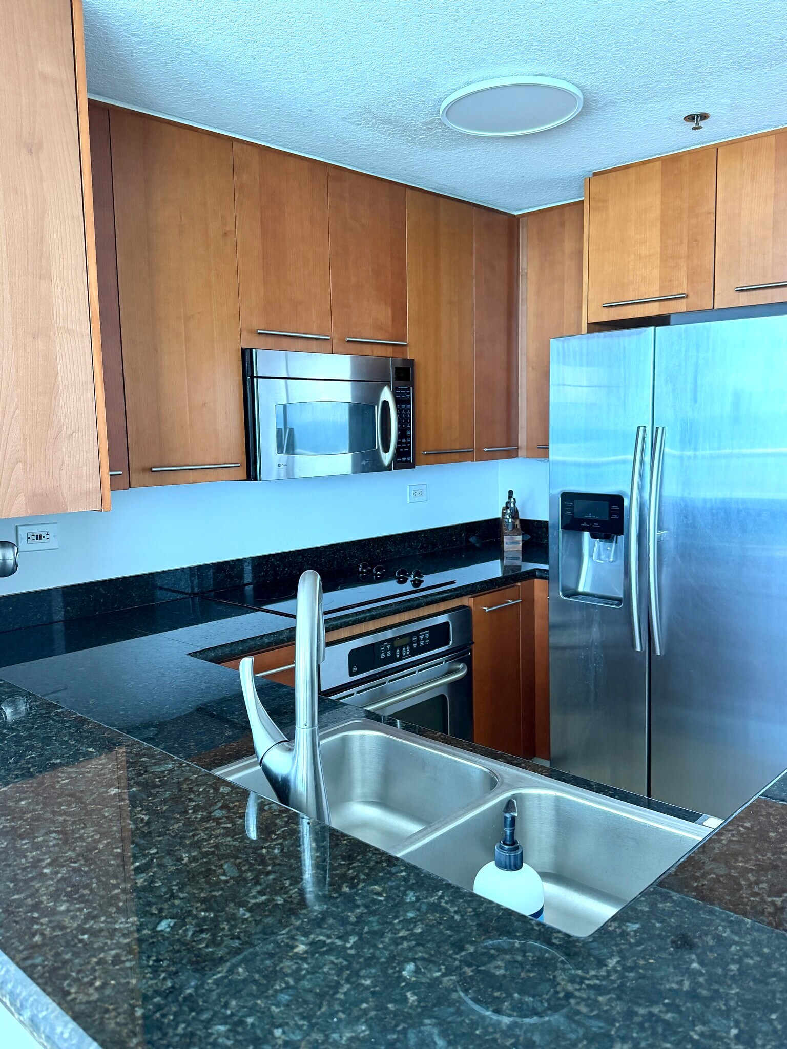 Building Photo - 6515 Collins Ave