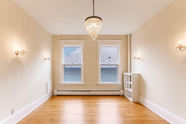 Building Photo - Stunning oversized 2 Bed/2Bath Condo in Cr...