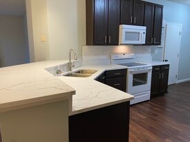 Building Photo - 202 River Woods Dr