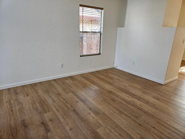 Building Photo - 2112 Carpinteria Dr