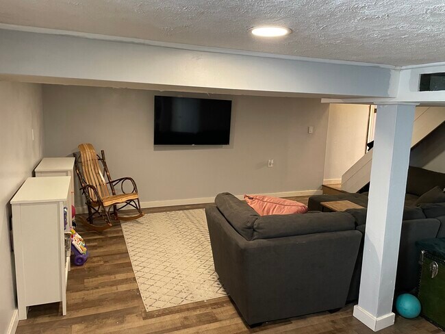 Building Photo - 3124 W Fairview Ave