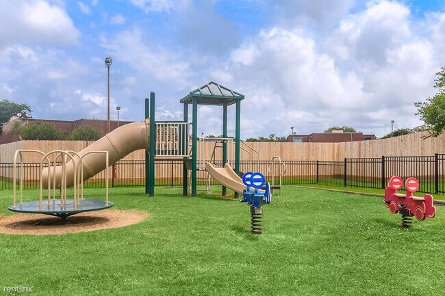 Building Photo - 1 br, 1 bath Condo - 1100 East Adoue Flat ...