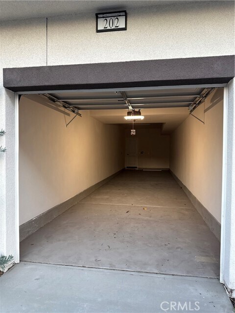 Building Photo - 6114 Valentina Wy