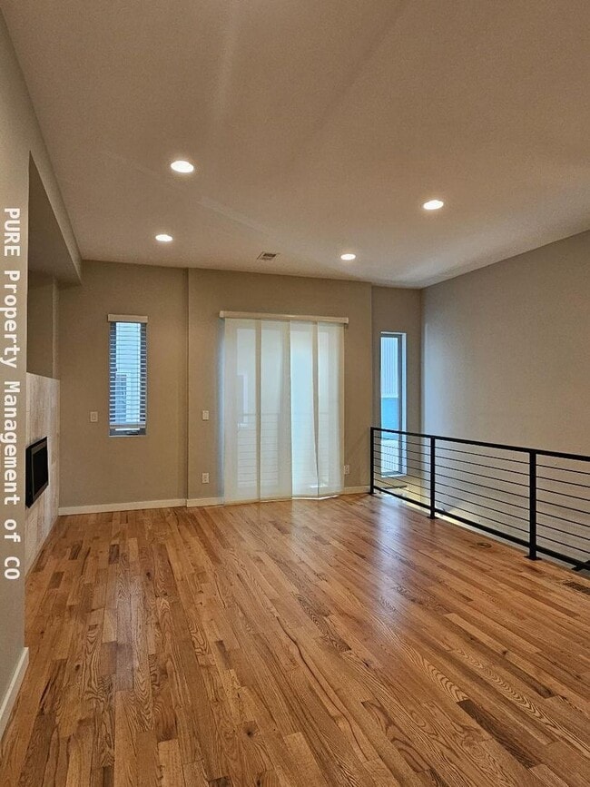 Building Photo - Beautiful 2 BR 4BA in the Highlands