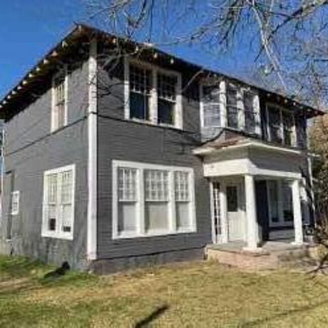 Primary Photo - 350 W Waco Ave