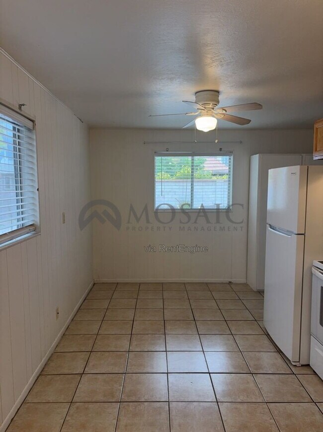Building Photo - 1425 N 85th Pl