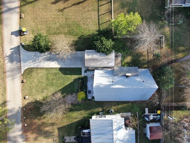 Building Photo - 1500 W Pine Lake Cir