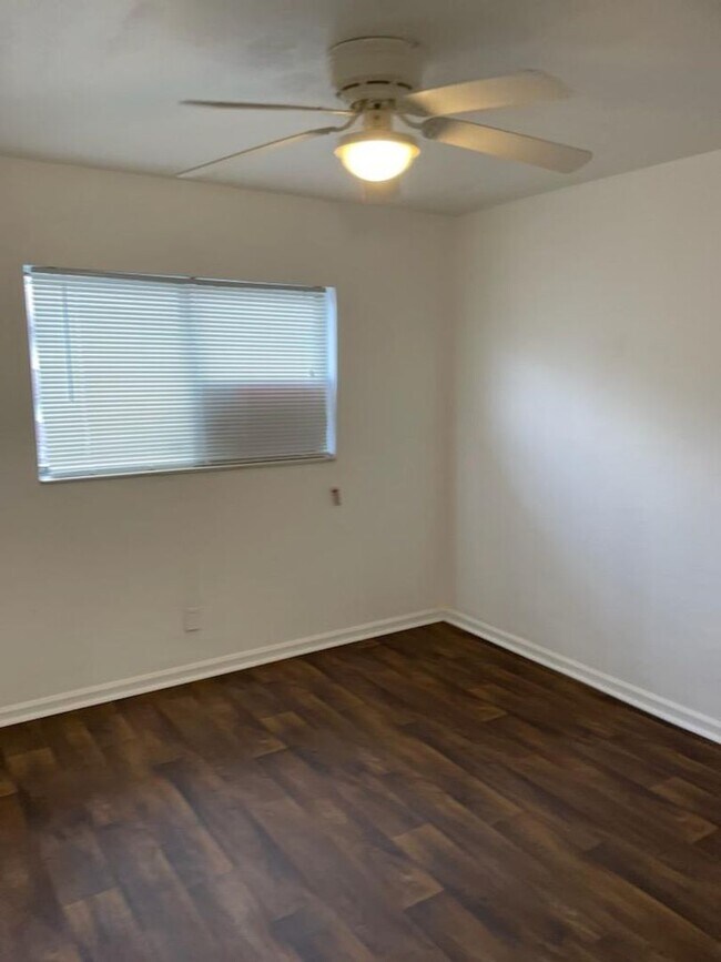 Building Photo - UPDATED CONDOMINIUM MOVE IN READY