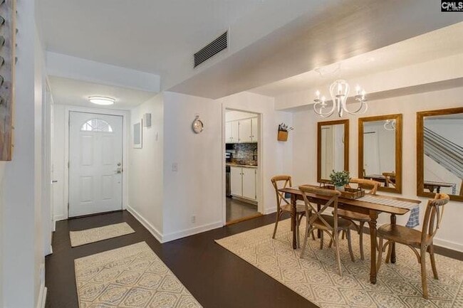 Building Photo - 8 Royalgate Dr