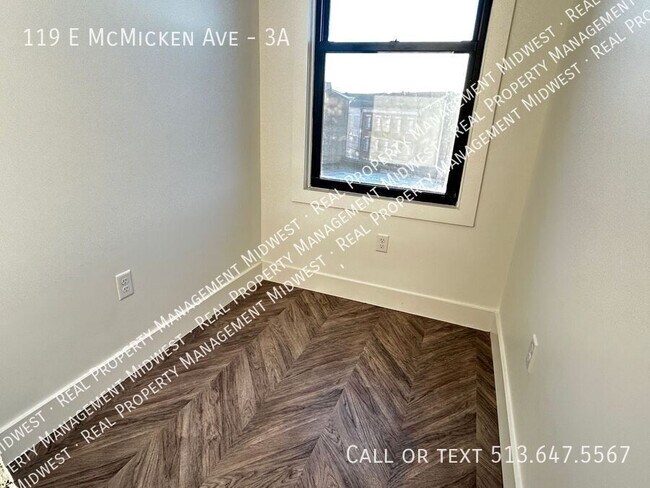 Building Photo - 119 E McMicken Ave