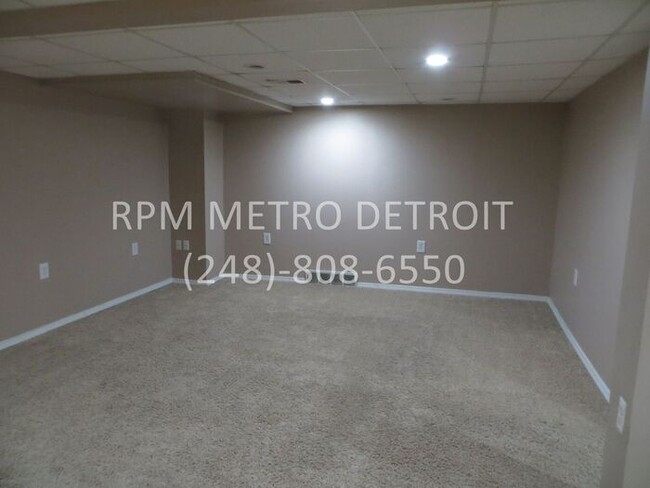 Building Photo - Sterling Heights Condo(16 Mile & Mound)