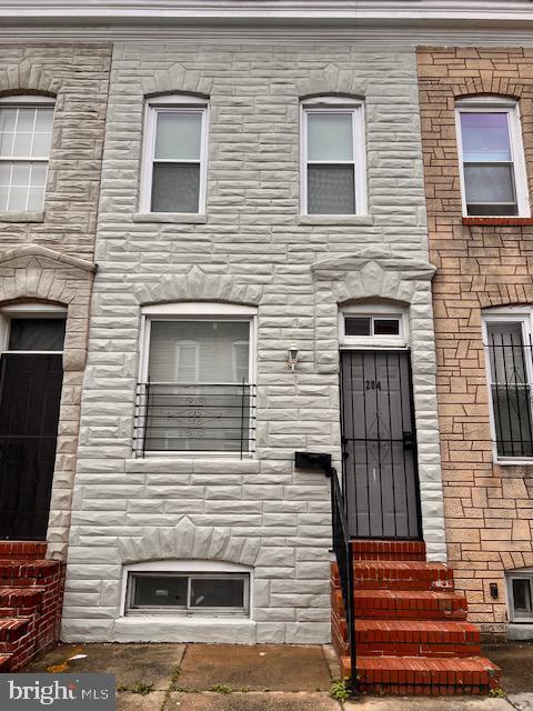 Building Photo - 204 N Rose St